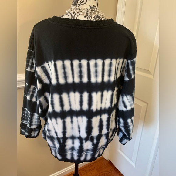 William Rast, Women’s Black & White Tie-Dye Sweatshirt, size XXL - Picture 7 of 15